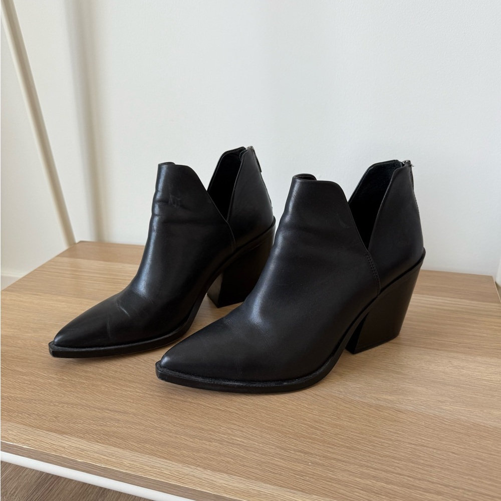Vince Camaro Black Leather Gigietta Bootie - 9M